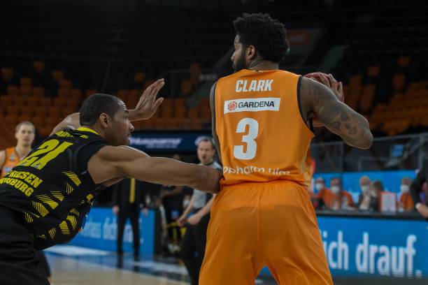 他不断制造 他不断制造